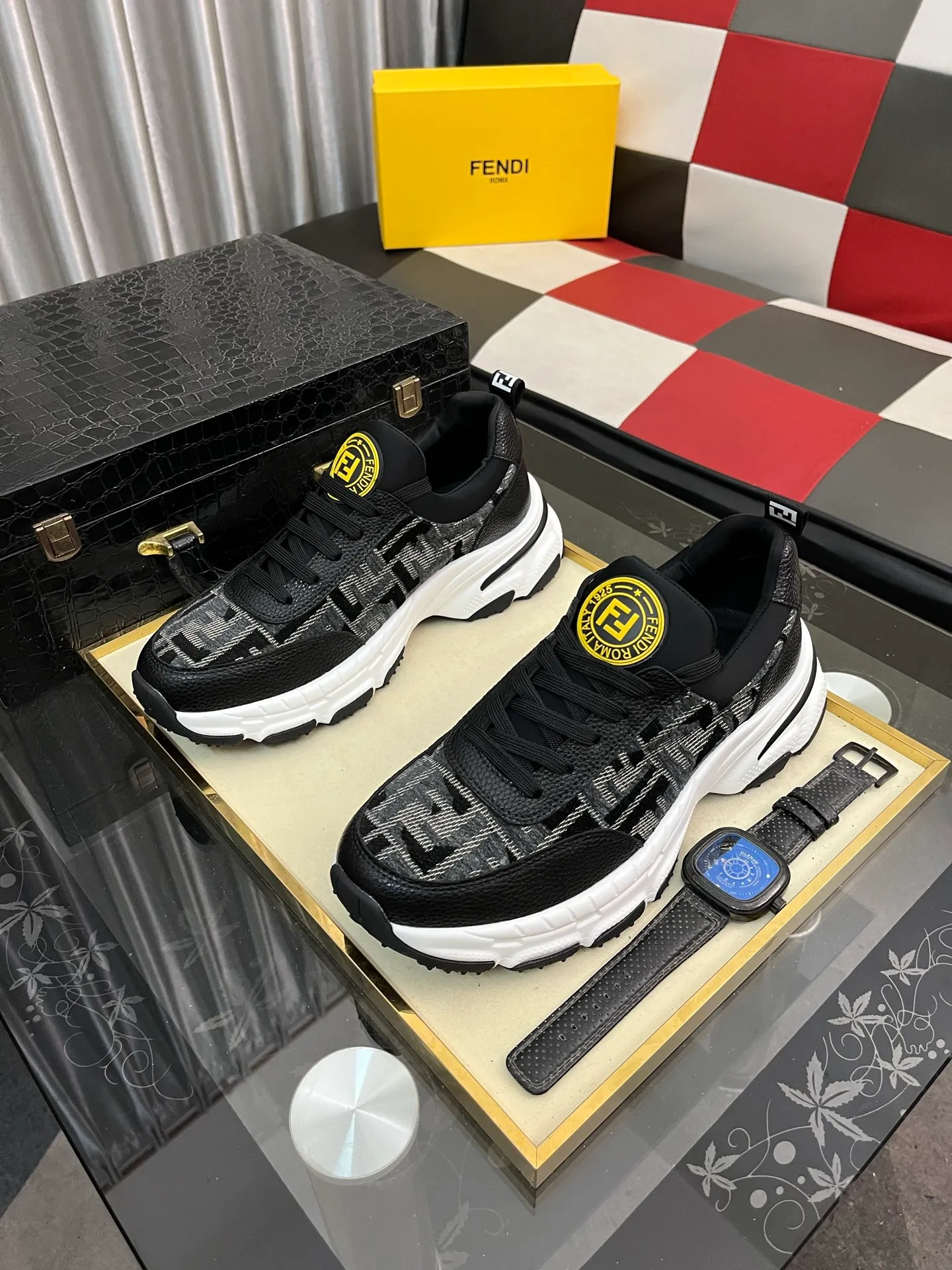 Men's Men's Shoes💰458⌚️⌚️[FENDI] Fendi's classic and comfortable men's, this sophisticated sneaker is made of soft calfskin➕genuine leather lining➕original ultra-light rubber material with rough outsole. This unique and light style suits the casual and sophisticated sensibility of this season. Size: 38-443️⃣Colors available